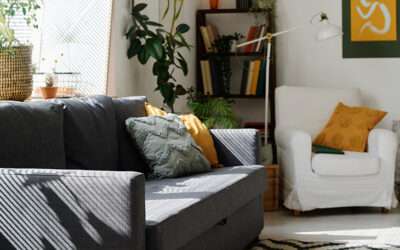 Cómo colocar los muebles en un salón pequeño para ganar espacio visual